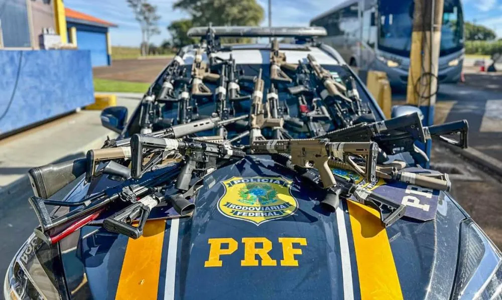 Maior ação da história da PRF apreende 26 fuzis no Paraná