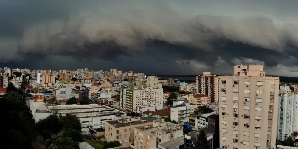 Frente fria deve provocar chuvas intensas e descargas elétricas em MT nos próximos dias