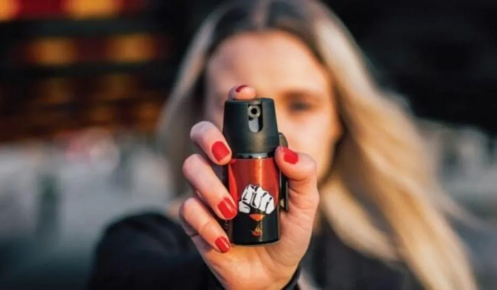 Projeto que libera spray de pimenta para mulheres a partir de 16 anos é aprovado