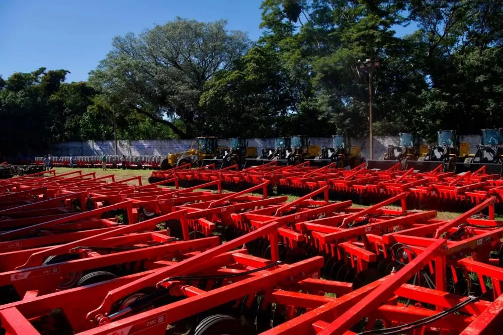 Governo Federal entrega R$ 30 milhões em máquinas e equipamentos para fortalecer a agricultura familiar em Mato Grosso
