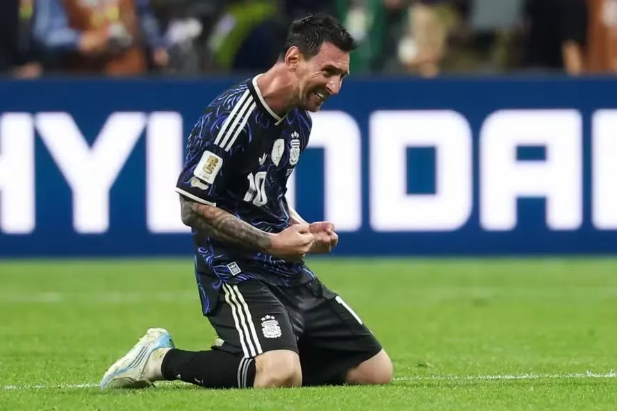 Argentina vence a Inglaterra de virada e garante vaga na final da Copa do Mundo