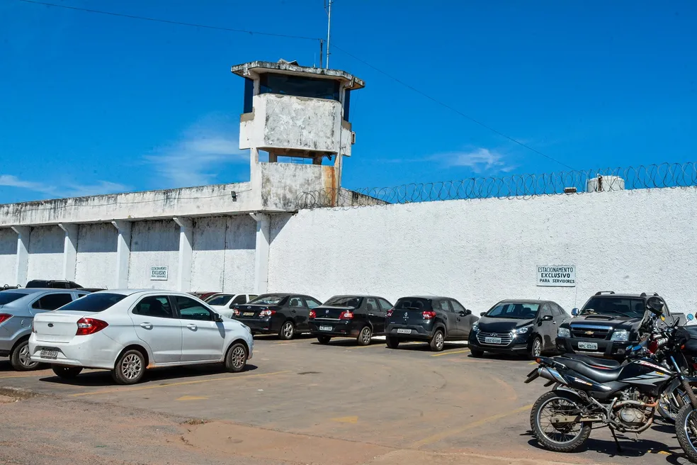 Mais de 400 chips de celular são apreendidos com visitante na maior penitenciária de MT