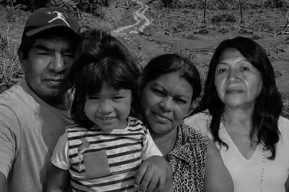 Família indígena morre esmagada por carreta carregada com ovos na BR-070 em MT