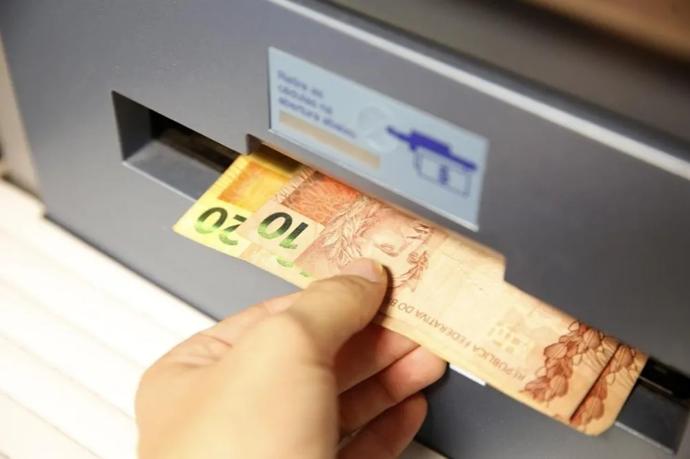 Abono Salarial a nascidos em novembro e dezembro começa a ser pago nesta segunda (17)
