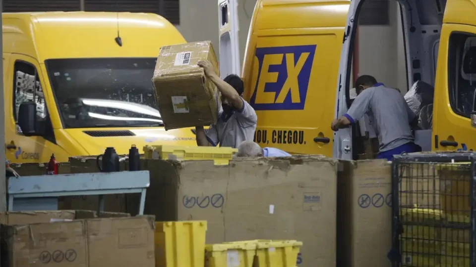 Correios passam a entregar compras do Paraguai no Brasil