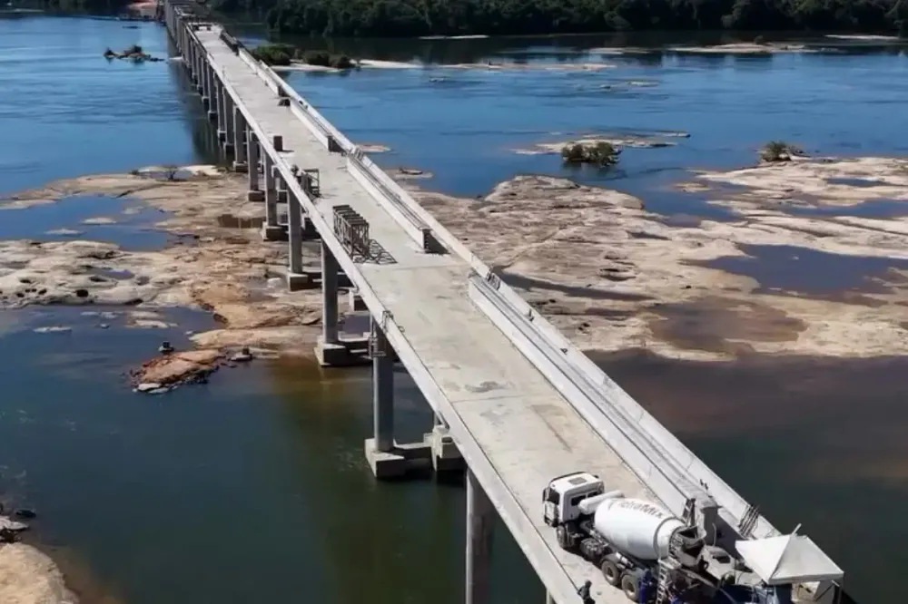 Maior ponte de MT ganha forma sobre o Rio Juruena; veja vídeo de drone