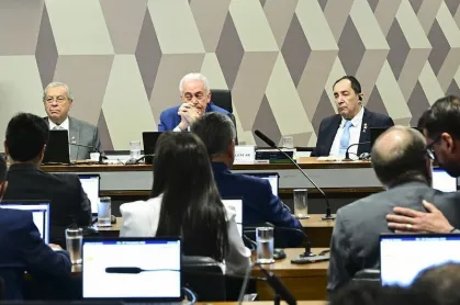 CCJ do Senado aprova PEC do fim da escala 6x1 sem mudanças no relatório
