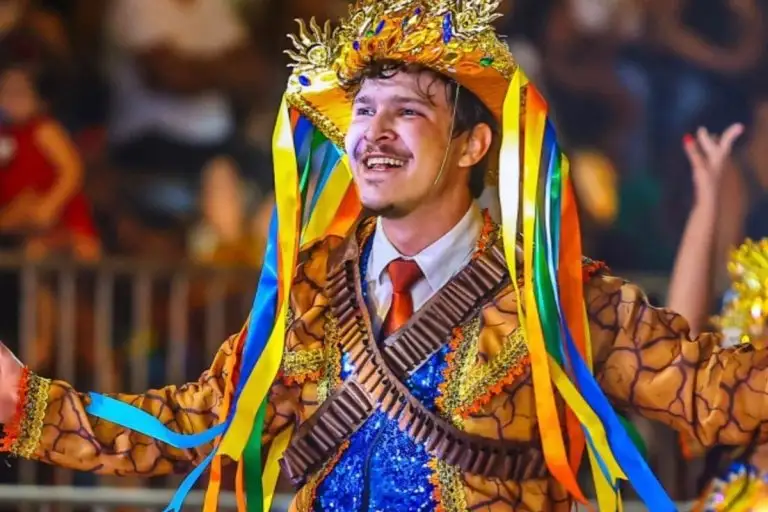 Dançarino de quadrilha morre após perder controle de moto e bater em mureta em Tangará da Serra (MT)