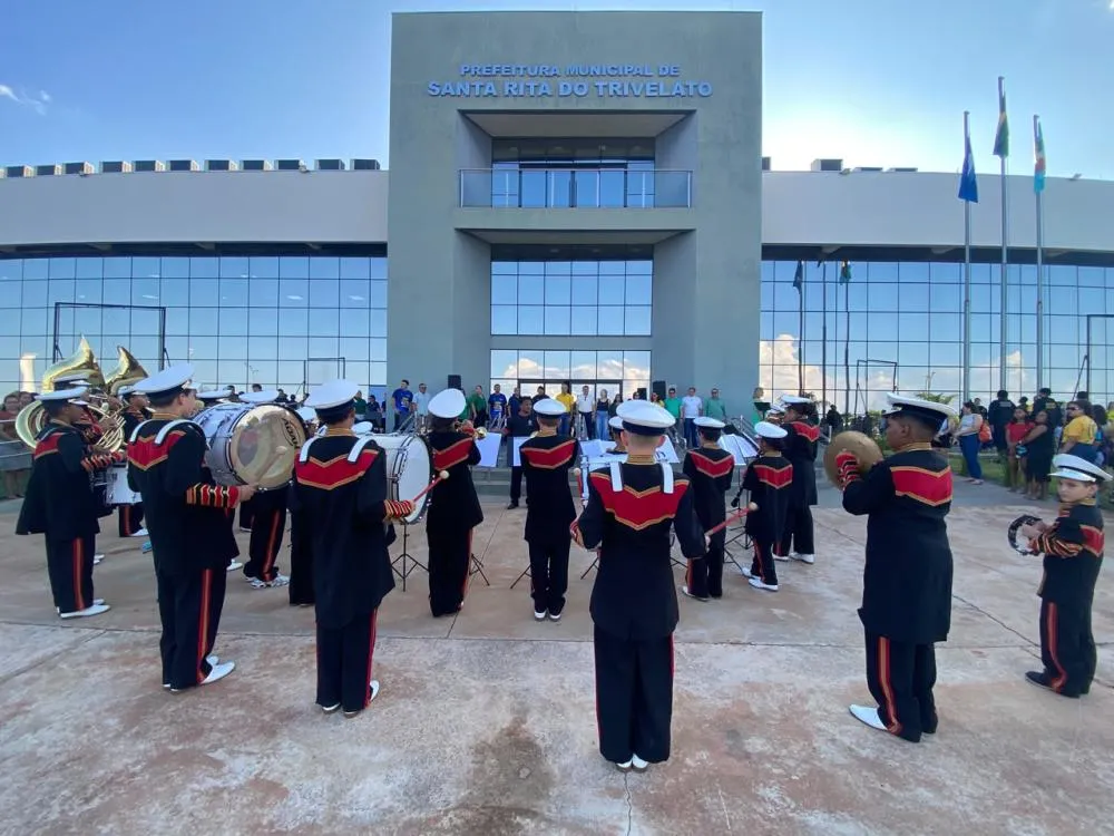 Desfile de 7 de Setembro em Santa Rita do Trivelato reune escolas, autoridades e comunidade
