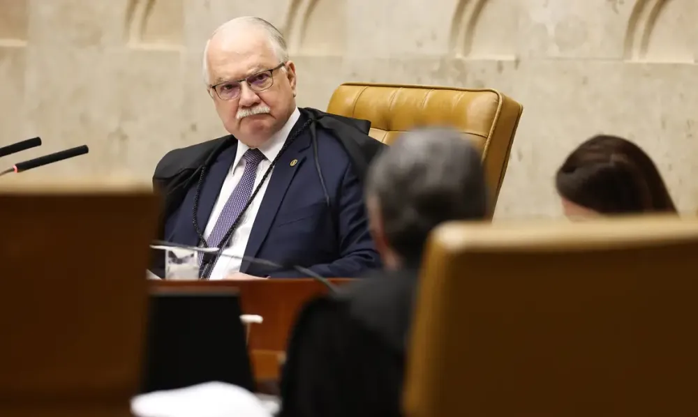 Fachin intervém em crise no STF, suspende decisões de Mendonça sobre a PF e tira Moraes da relatoria do inquérito das fake News