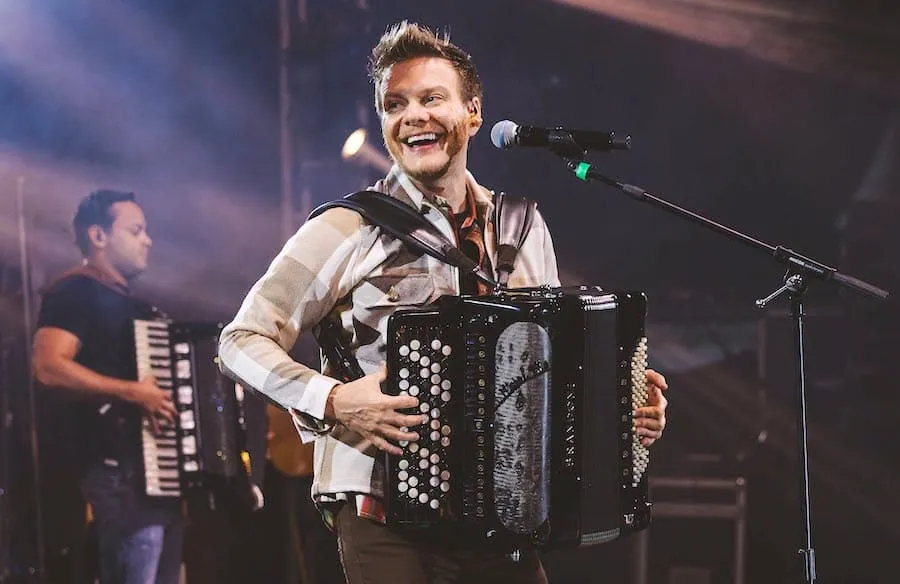 Michel Teló faz show gratuito neste sábado (12) em Nova Mutum/MT
