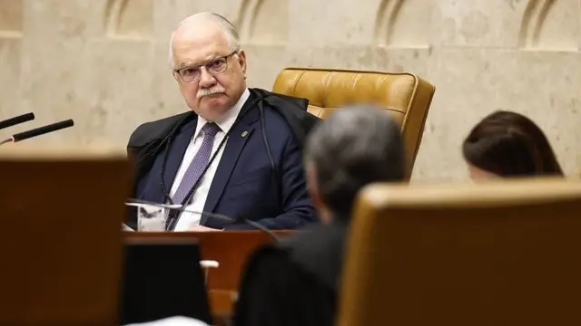 Fachin assume relatoria de processo que envolve Moraes e Vorcaro e centraliza investigações no STF