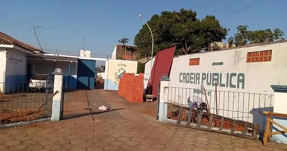 Cadeia Feminina de Arenápolis é interditada por causa da superlotação extrema