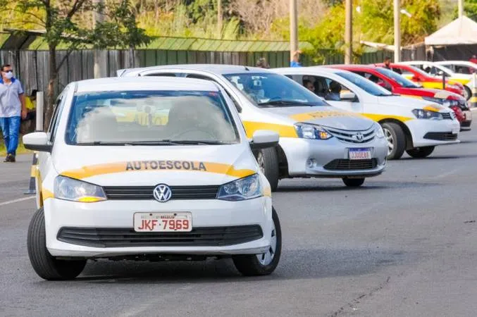 Detran-MT flexibiliza exame da CNH, autoriza carros automáticos e tira baliza como etapa eliminatória