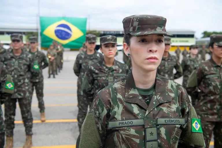  Alistamento feminino voluntário representa uma mudança e maior participação das mulheres no Exército Brasileiro