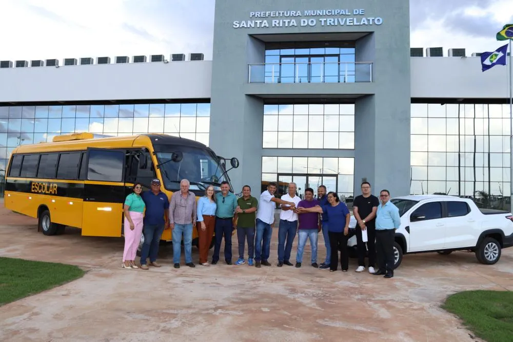 Prefeitura de Trivelato entrega novos veículos para as Secretarias de Educação e Meio Ambiente