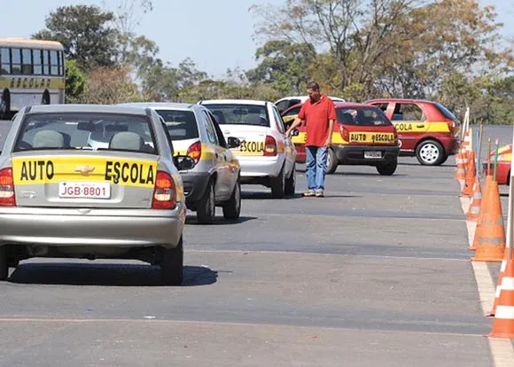 Detran-MT abre credenciamento para instrutores autônomos e muda regras para tirar CNH