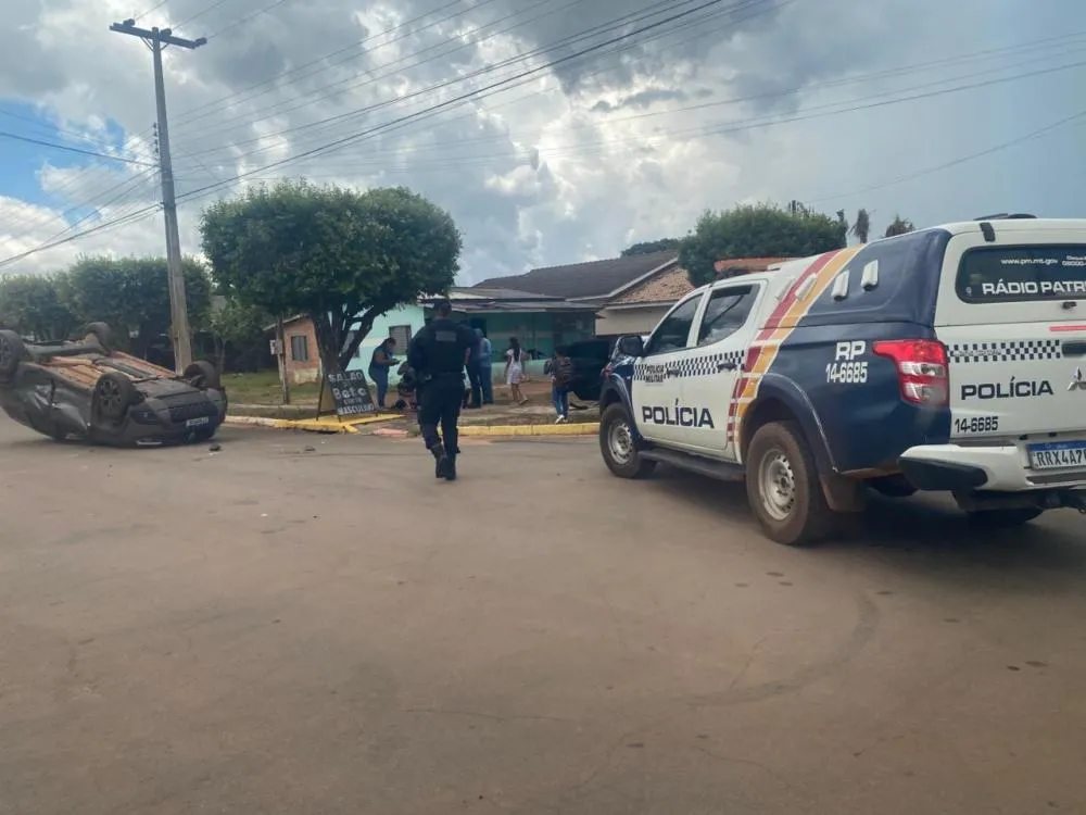 Acidente entre veículos é registrado na Avenida 28 de Dezembro em Trivelato