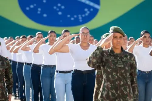 Exército tem marco histórico com incorporação das primeiras mulheres como soldado