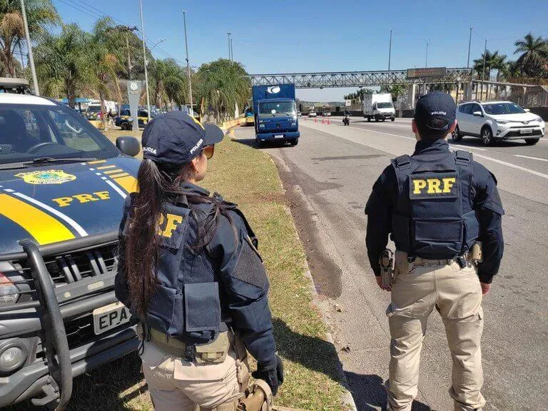 PRF cumpre mais de 300 mandados de prisão contra fugitivos por violência contra as mulheres