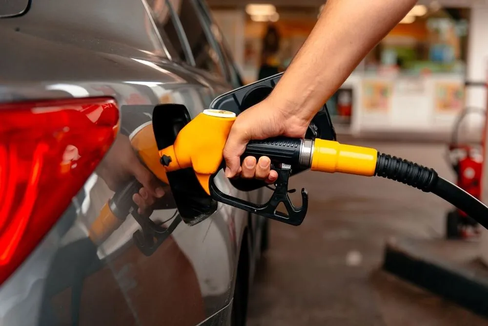 Após zerar PIS e Cofins do diesel, Lula pede “boa vontade” de governadores para reduzir ICMS de combustíveis