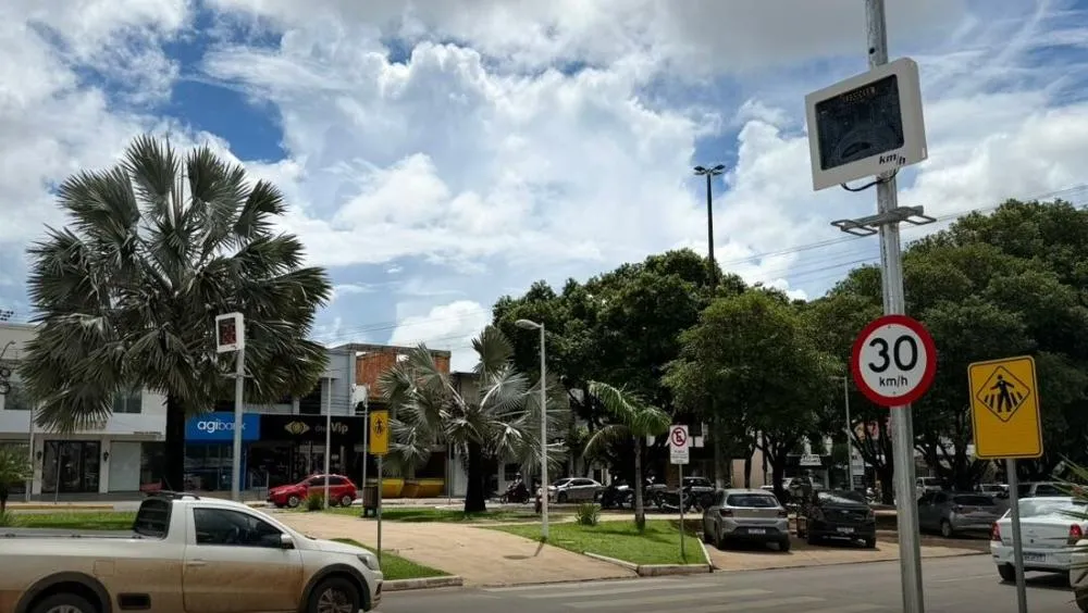 Lombadas eletrônicas espalhadas em vários pontos da cidade de Nova Mutum passam a gerar multas 