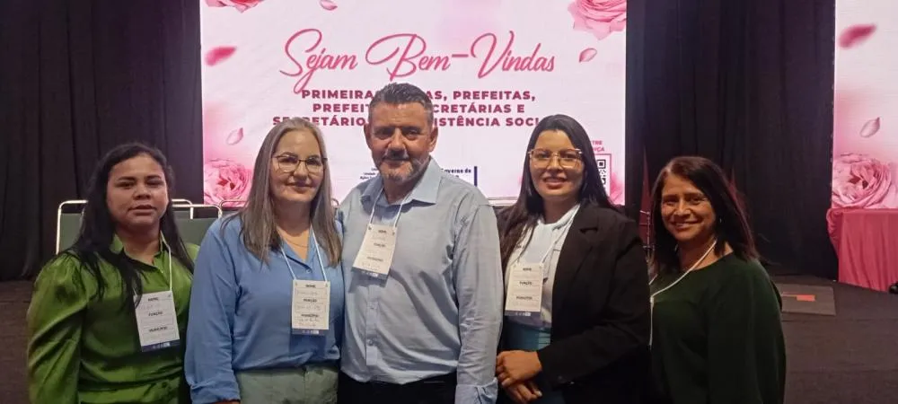 Primeira-dama, prefeito e vereadoras de Trivelato participam de evento que apresentou os resultados das políticas sociais do Governo de MT