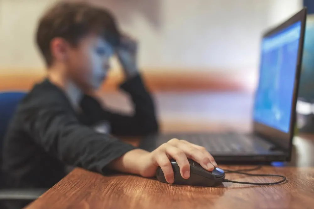 ECA Digital começa a valer com regras de proteção para crianças e jovens na internet