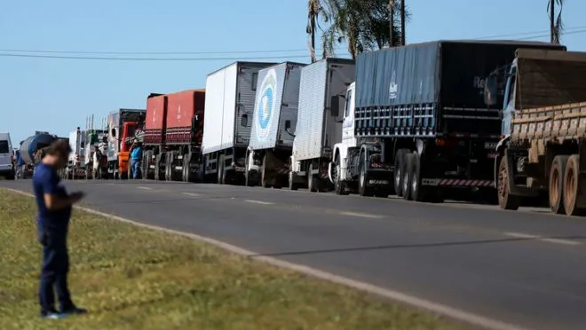 Governo Federal zera impostos do diesel, Estados não querem baixar o ICMS e caminhoneiros ameaçam greve