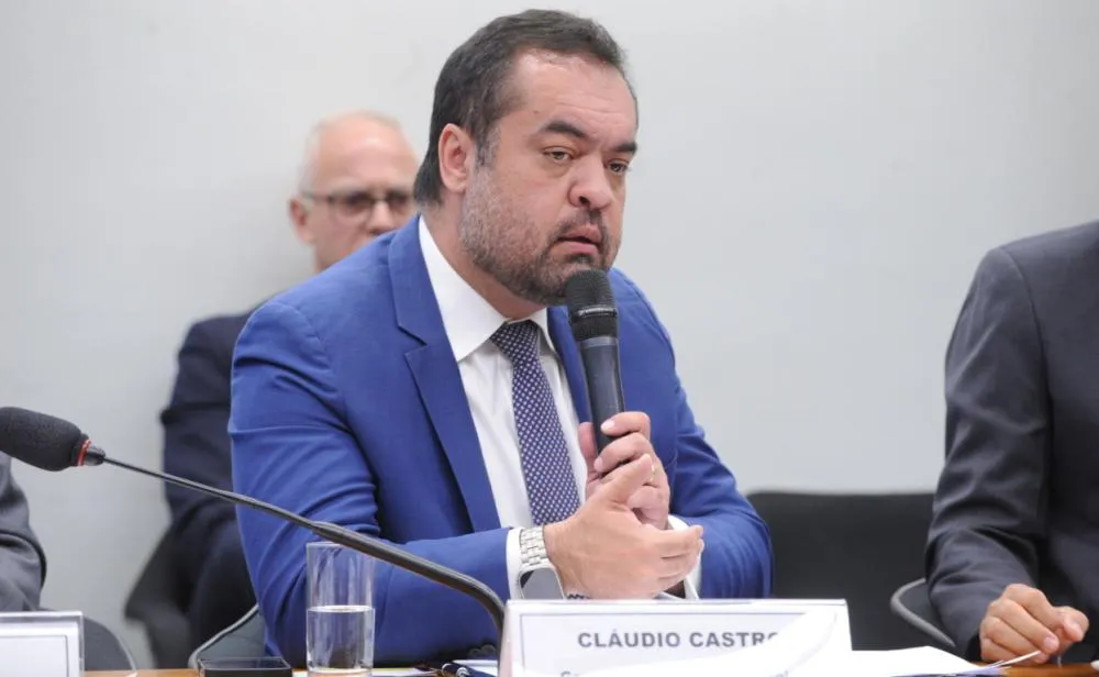 Cláudio Castro renuncia ao governo do RJ um dia antes de retomada de julgamento no TSE