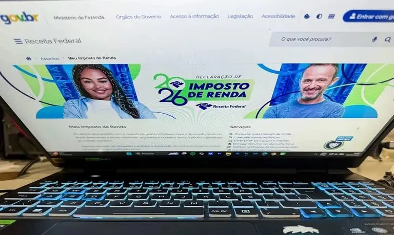 Mais de um milhão de declarações foram entregues no primeiro dia