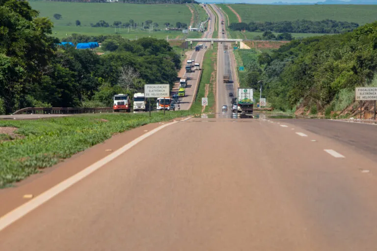 Com estimativa de 326 mil veículos na BR-163 durante o feriadão, Nova Rota inicia Operação Rota à Vista