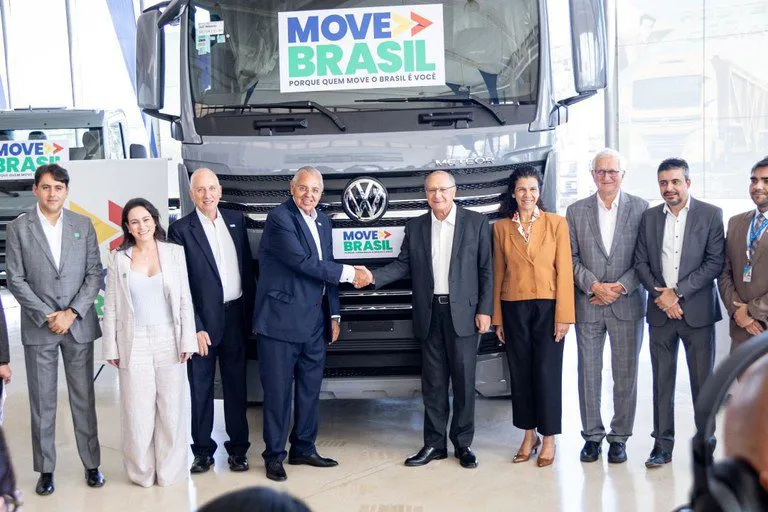 Programa Move Brasil é lançado com R$ 10 bi em crédito a juros baixos para compra de caminhões