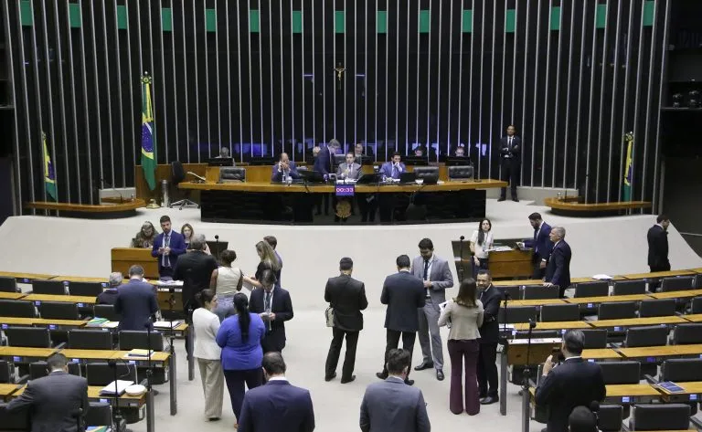 PEC propõe fim do salário fixo de vereadores para cidades abaixo de 30 mil habitantes e pode atingir 83% dos municípios de MT