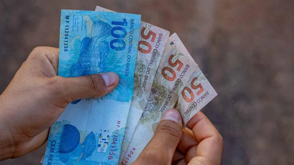 Governo Federal propõe salário mínimo de R$ 1.717 em 2027