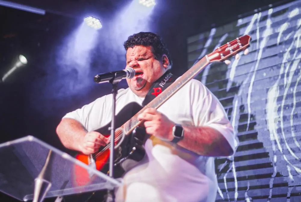 Clayton Queiroz faz show gospel nesta quinta (30) em Trivelato