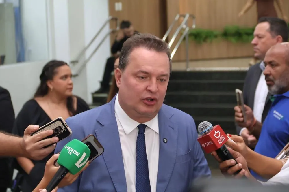 Max só aceita cortes de emendas se governo garantir eventos 