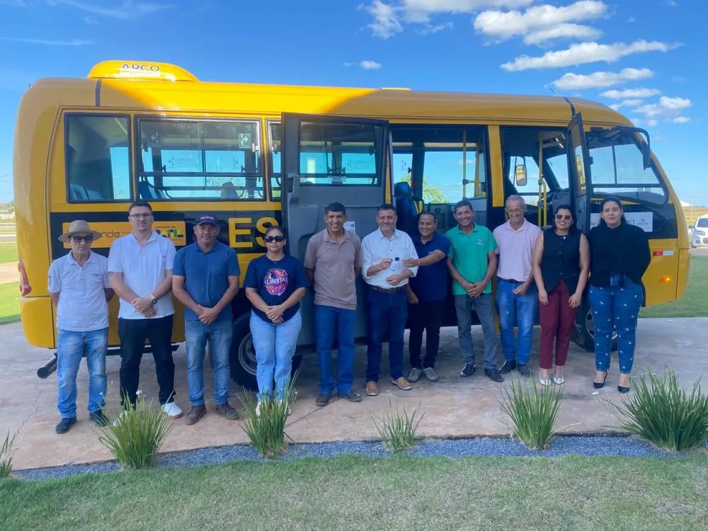 Santa Rita do Trivelato recebe novo ônibus escolar do Governo de Mato Grosso