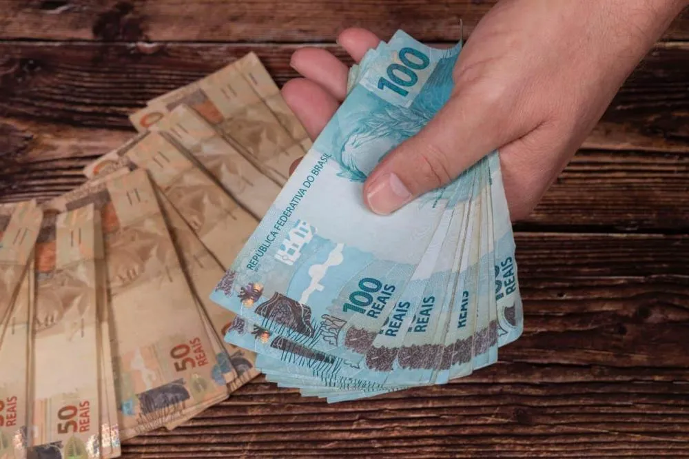 BC diz que ainda há R$ 10 bilhões esquecidos nos bancos; veja como consultar e sacar valores