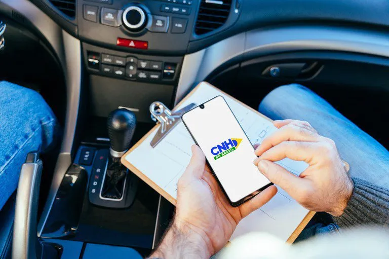 Nova CNH: Brasil tem 4,8 milhões de pedidos de primeira carteira até abril, quatro vezes mais que 2025