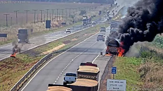 Carreta com carga de etanol pega fogo na BR-163 em Nova Mutum/MT