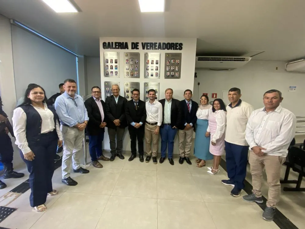 Câmara Municipal de Trivelato homenageia em sessão solene ex-vereadores com galeria 