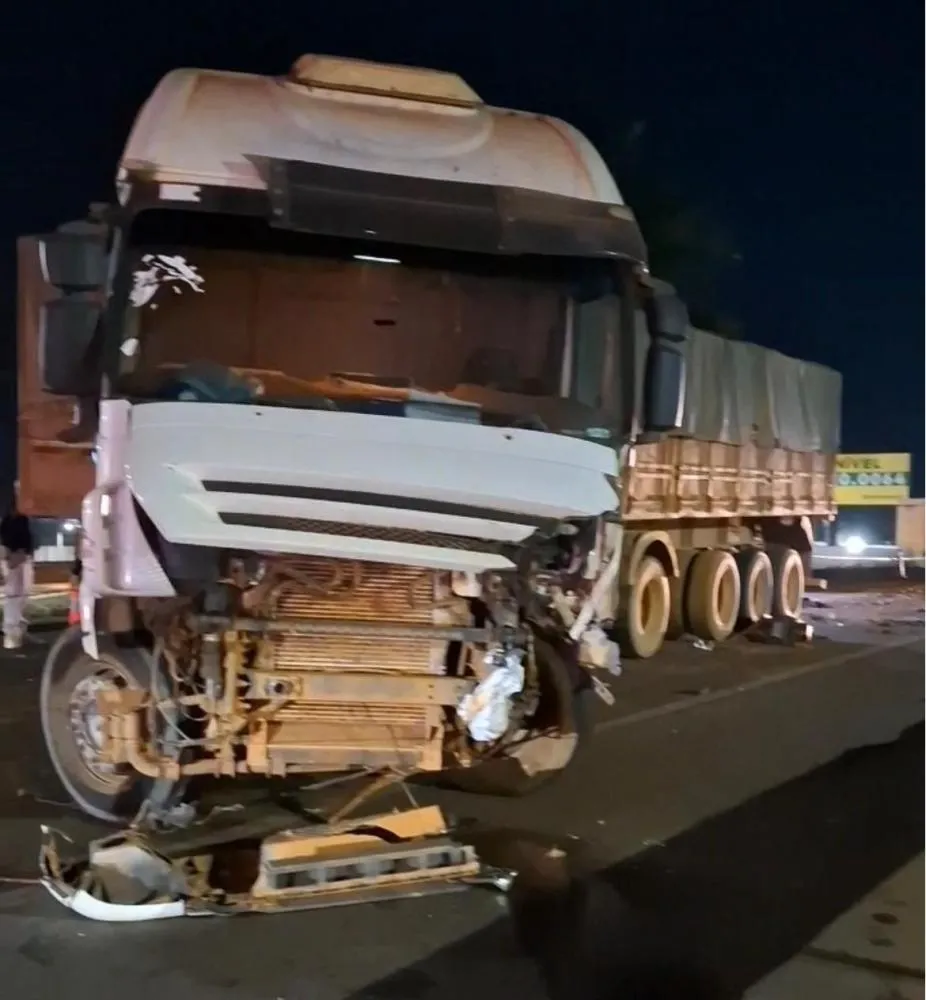 Motorista perde a vida após batida envolvendo carreta em viaduto da BR-163 em Sinop