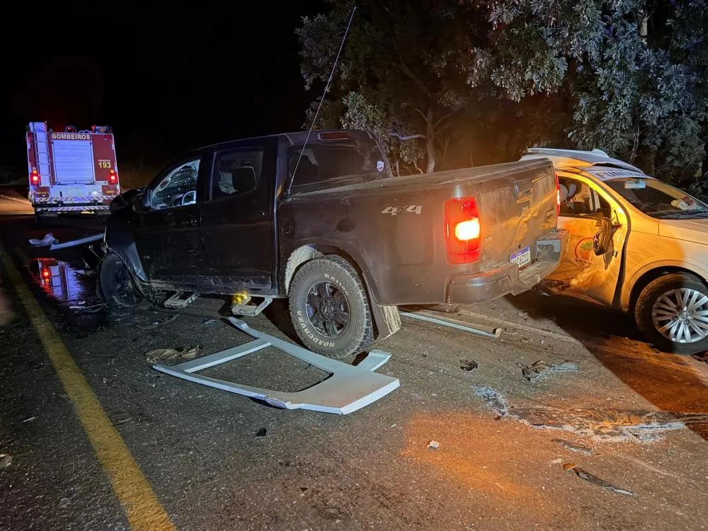  Passageiro de carro funerário morre após tentativa de ultrapassagem na BR-070 em MT